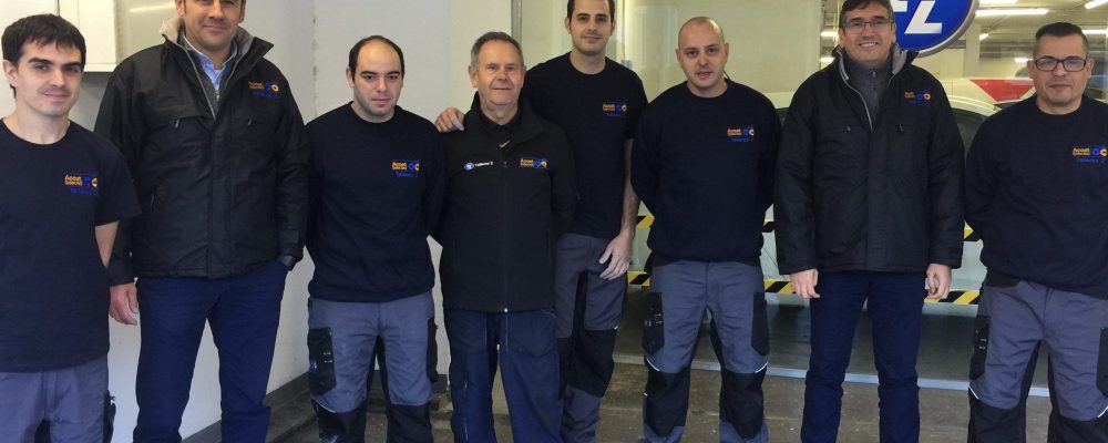 Talleres Z con su nuevo uniforme, satisfecho con la ropa de trabajo Acoat Selected